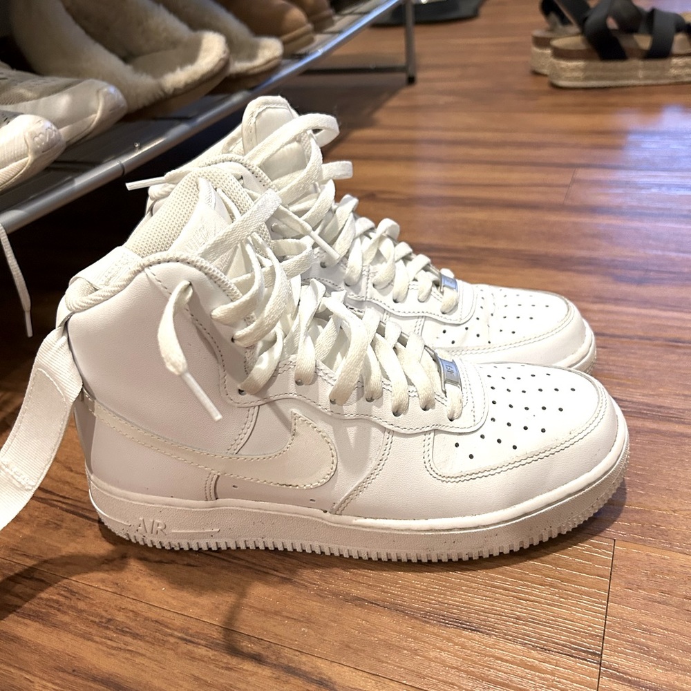 High Top Air Force 1 White, Size Men’s 8, Women’s 9.5